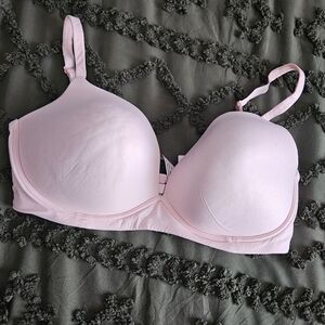 Victoria’s Secret Body by Victoria Wireless Bra 38DD Light Pink T-Shirt Bra